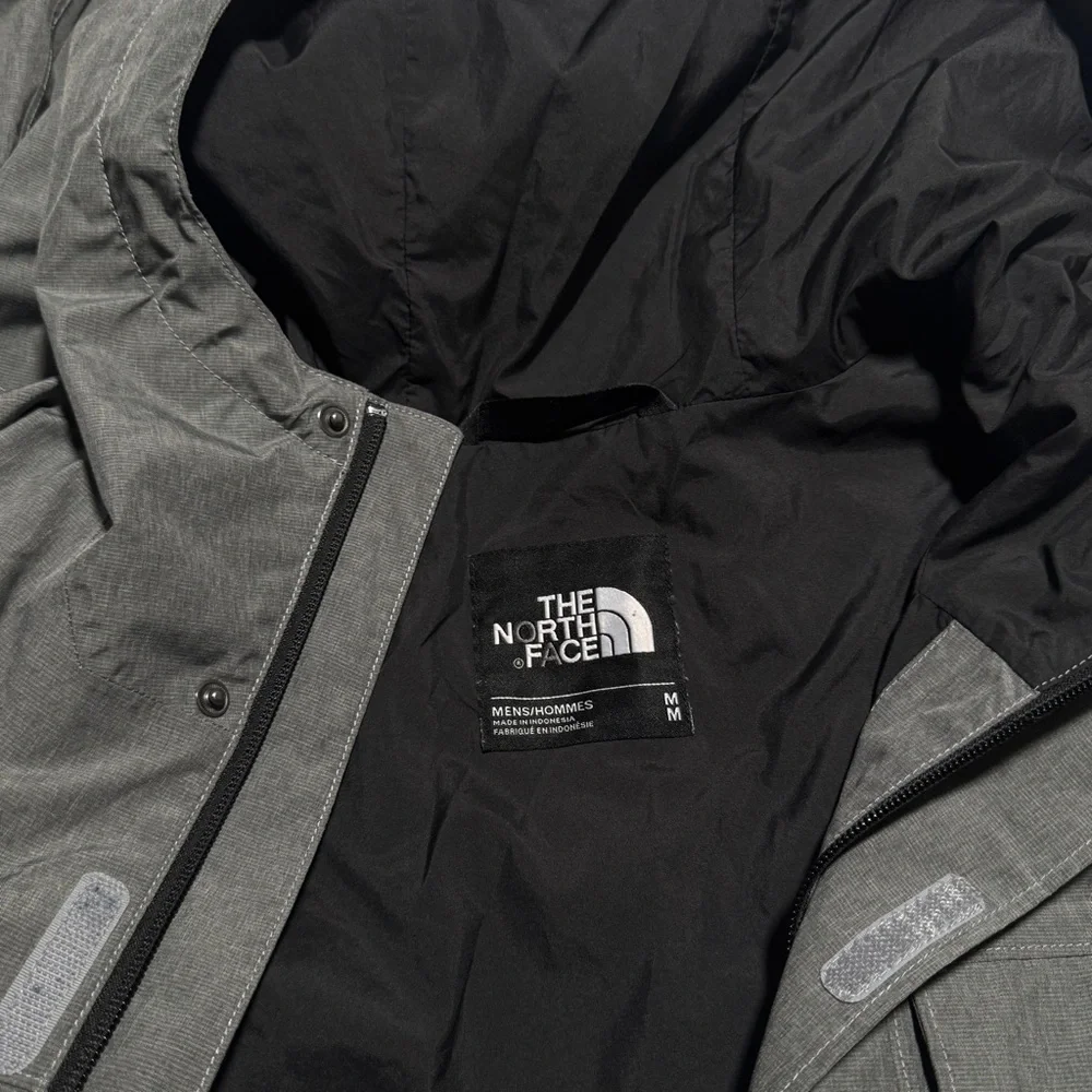 The North Face Men's Charcoal Hooded Raincoat - Picture 4 of 4